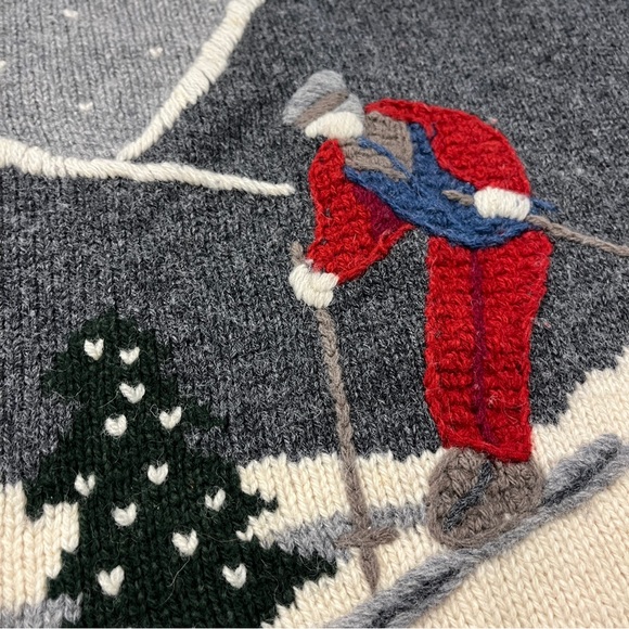 Vintage Wool Sweater “Winter Snow Ski Scene” - Picture 4 of 6